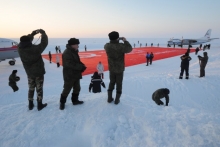 Самое большое Знамя Победы развернуто на Северном полюсе