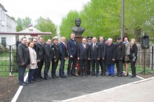 Установка бюстов в Кинель-Черкасском районе